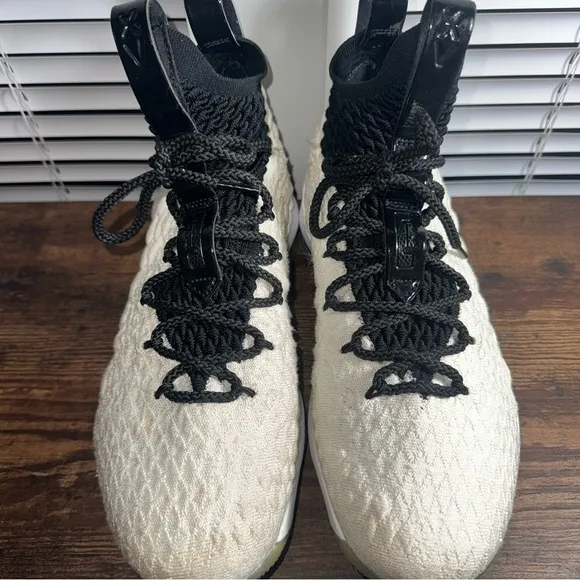 Nike LeBron 15 Graffiti Gs 2018 Size 7y
