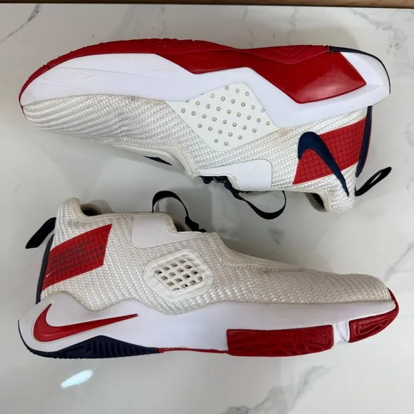 Nike LeBron Soldier 14 XIV Basketball Shoes CK6024-100 Kids Size 6 Youth