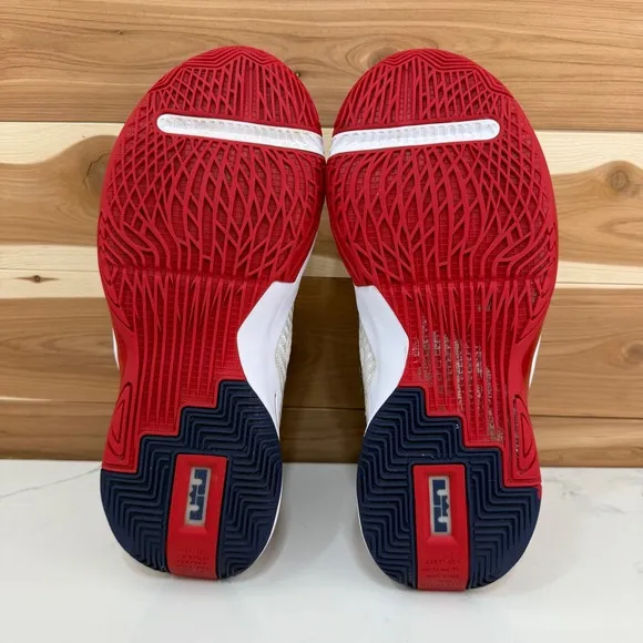 Nike LeBron Soldier 14 XIV Basketball Shoes CK6024-100 Kids Size 6 Youth