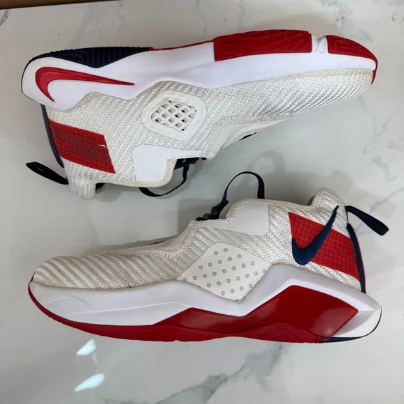 Nike LeBron Soldier 14 XIV Basketball Shoes CK6024-100 Kids Size 6 Youth
