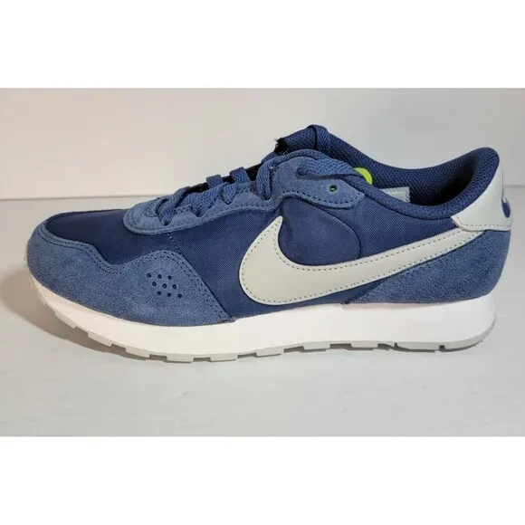 Nike MD Valiant Navy Gray Running Shoes Kids Size 4.5Y/5.5Y CN8558-406