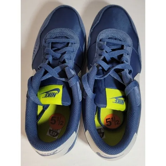 Nike MD Valiant Navy Gray Running Shoes Kids Size 4.5Y/5.5Y CN8558-406