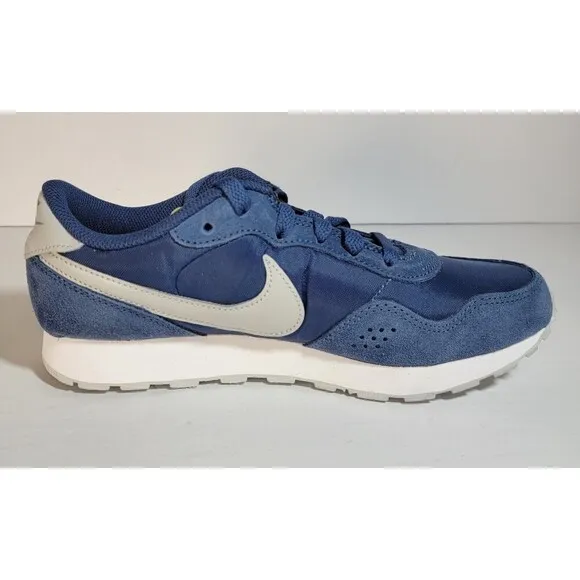 Nike MD Valiant Navy Gray Running Shoes Kids Size 4.5Y/5.5Y CN8558-406
