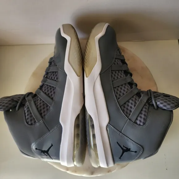 Nike Men's Air Jordan Max Aura Cool Grey Basketball Shoes - AQ9084-010 - Size 13