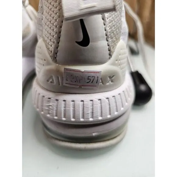 Nike Men's Air Max Genome White Shoes Size 10.  571