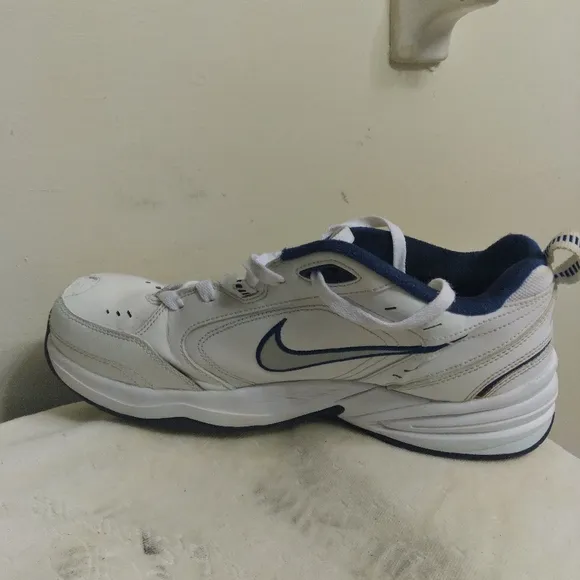 Nike Men's AIR MONARCH White &amp; Blue Athletic Shoes Sneakers Size 11 Clean