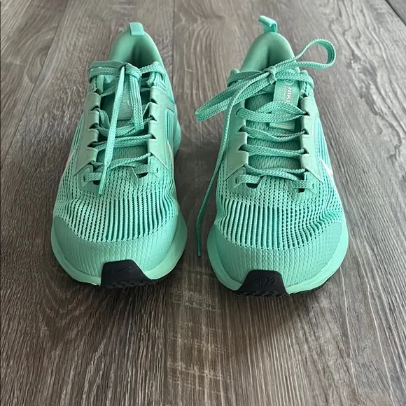Nike Mint Green Running Shoes