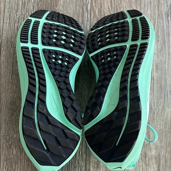 Nike Mint Green Running Shoes
