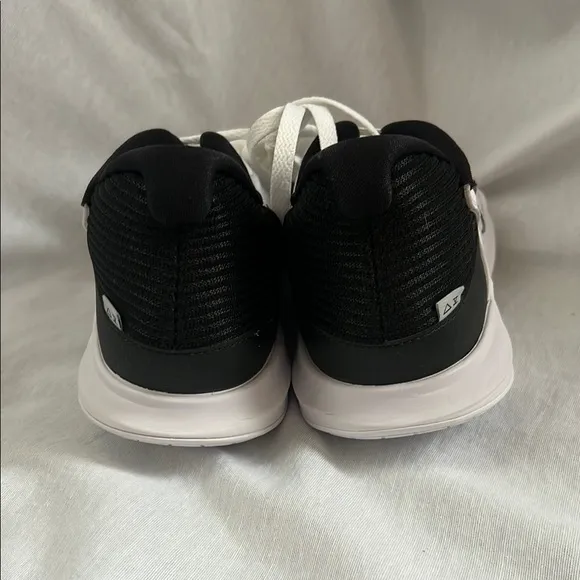 Nike NWOT  Kyrie 5 Low White Wolf Grey Athletic Shoes