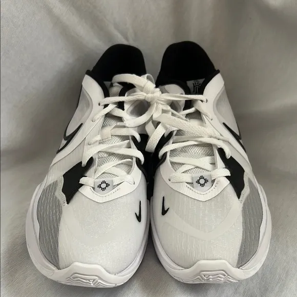 Nike NWOT  Kyrie 5 Low White Wolf Grey Athletic Shoes