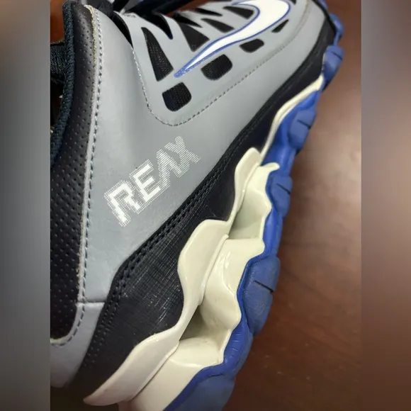 Nike reax shox sneakers black\gray size 11 vintage‎ great  running walking
