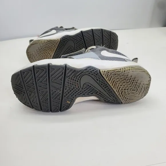 Nike Shoes 13.5 C Team Hustle D   881941-005 BB Cool Grey Wolf Gray White