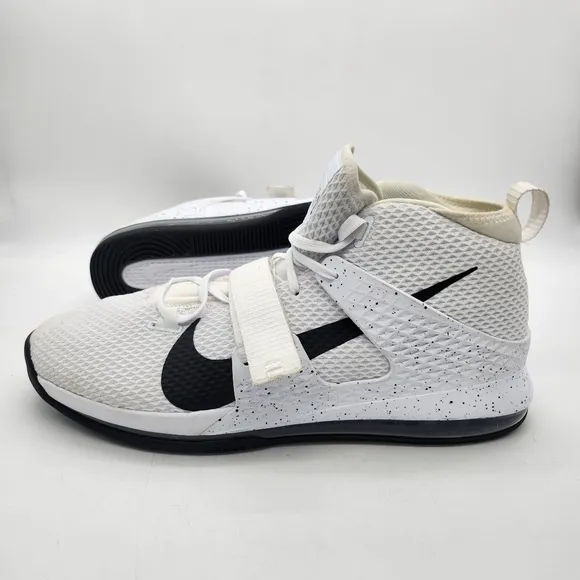 Nike Shoes Mens 18 Air Force Max 2 Basketball White Black AV6245-113 EUC