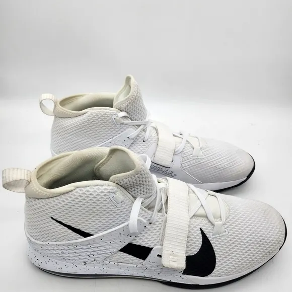 Nike Shoes Mens 18 Air Force Max 2 Basketball White Black AV6245-113 EUC