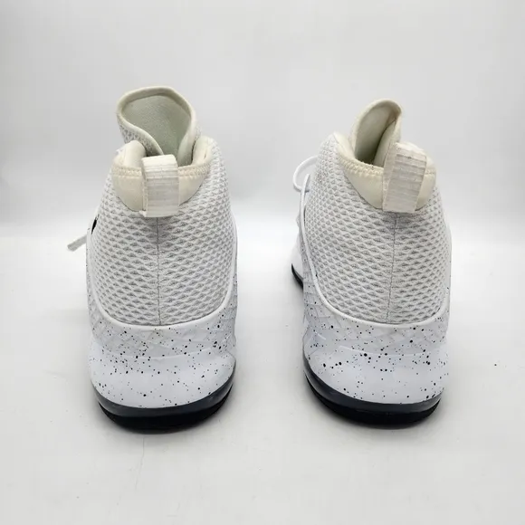 Nike Shoes Mens 18 Air Force Max 2 Basketball White Black AV6245-113 EUC