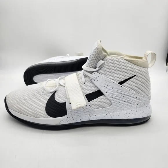Nike Shoes Mens 18 Air Force Max 2 Basketball White Black AV6245-113 EUC