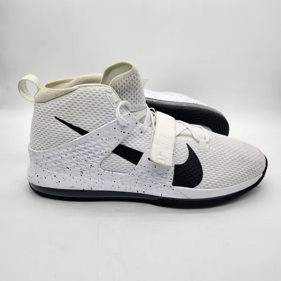 Nike Shoes Mens 18 Air Force Max 2 Basketball White Black AV6245-113 EUC