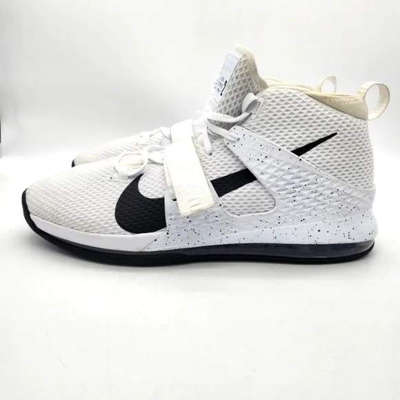 Nike Shoes Mens 18 Air Force Max 2 Basketball White Black AV6245-113 EUC