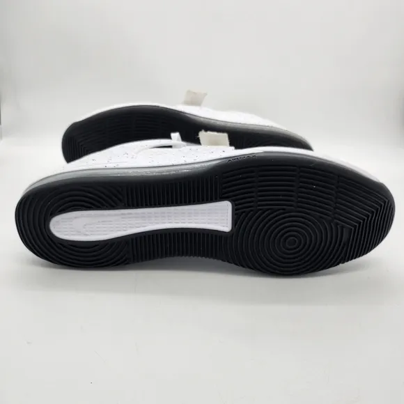 Nike Shoes Mens 18 Air Force Max 2 Basketball White Black AV6245-113 EUC