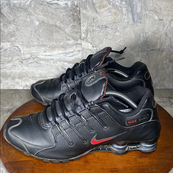 Nike Shox NZ Men’s Size 13 Black Varsity Red Athletic Shoes