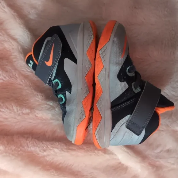 Nike Soldier VII Lebron James Orange Gray Black Toddler Size 8c