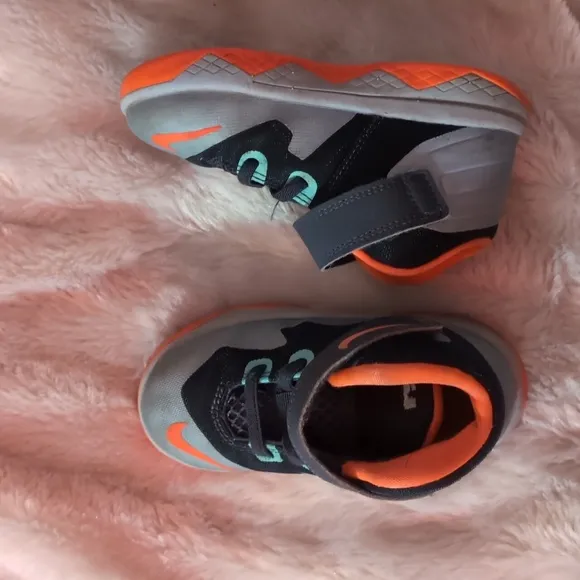 Nike Soldier VII Lebron James Orange Gray Black Toddler Size 8c
