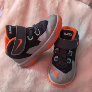 Nike Soldier VII Lebron James Orange Gray Black Toddler Size 8c