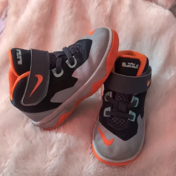 Nike Soldier VII Lebron James Orange Gray Black Toddler Size 8c