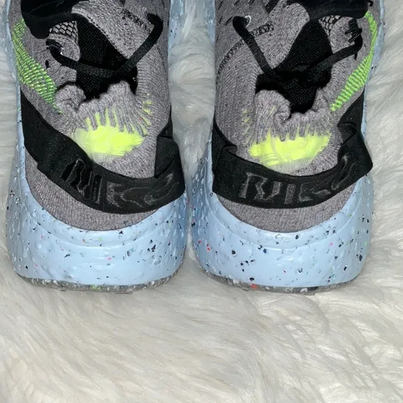 Nike Space Hippie 04 Grey Volt