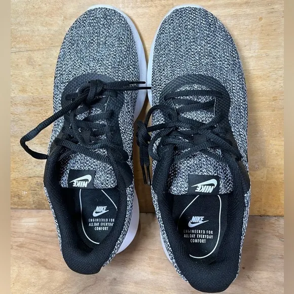 Nike Tanjun SE Mens Size 9.5 Running Shoes Sneakers Black Gray AR1941-001