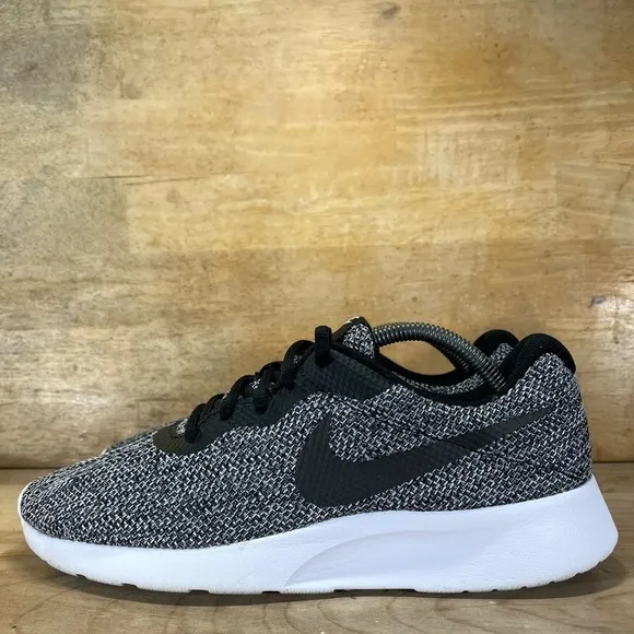 Nike Tanjun SE Mens Size 9.5 Running Shoes Sneakers Black Gray AR1941-001