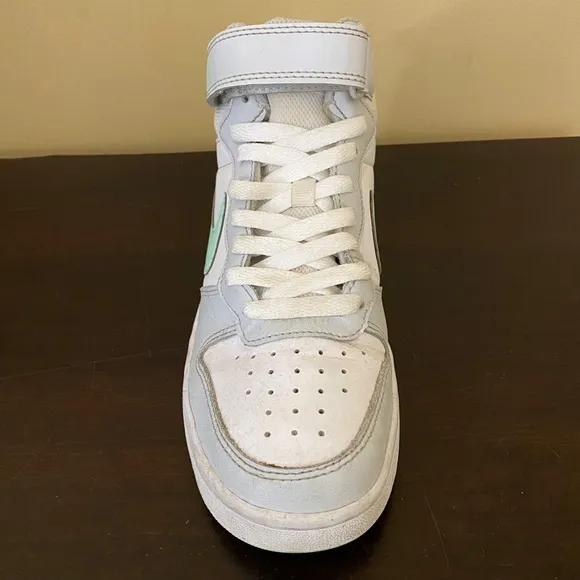 Nike Unisex-Child Sports Three Quarter HighShoes 5.5 Big kid