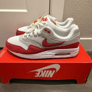 Nike Women's Athletic Shoes - Red and White