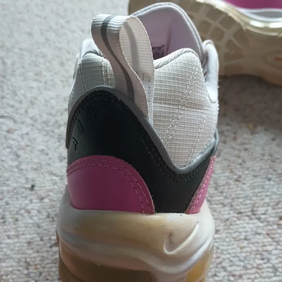 Nike! Women's Pink and Black Sneakers