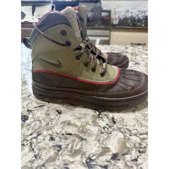 NIKE WOODSIDE  Green &amp; Brown Leather  Waterproof Duck Boots Kids 6.5Y /8Wmns