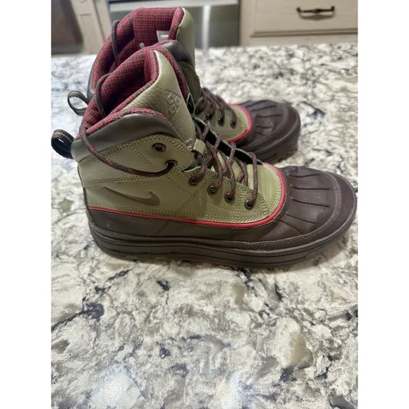 NIKE WOODSIDE  Green &amp; Brown Leather  Waterproof Duck Boots Kids 6.5Y /8Wmns