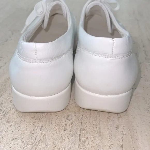 NURSE MATE Women’s White Lace up Leather Nursing Shoes Style #252598 Size 10.5