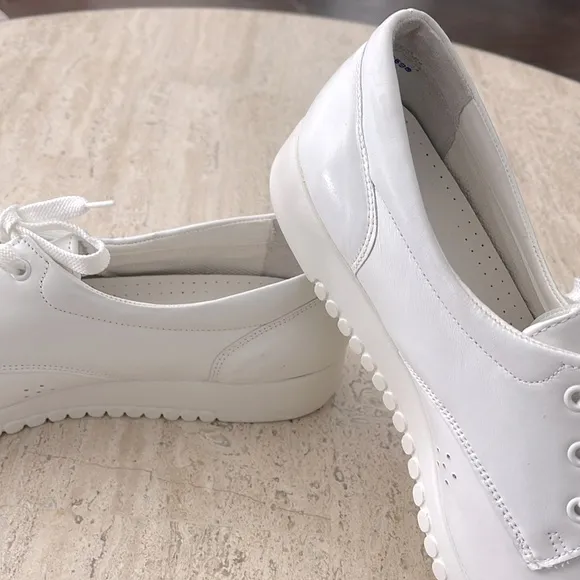 NURSE MATE Women’s White Lace up Leather Nursing Shoes Style #252598 Size 10.5