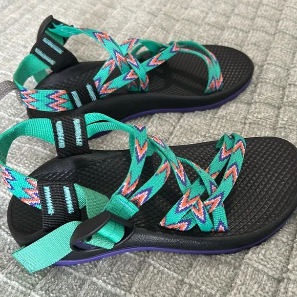 NWOT Chaco Green and Black Outdoor Sandals