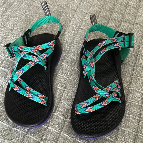 NWOT Chaco Green and Black Outdoor Sandals