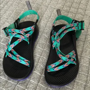 NWOT Chaco Green and Black Outdoor Sandals