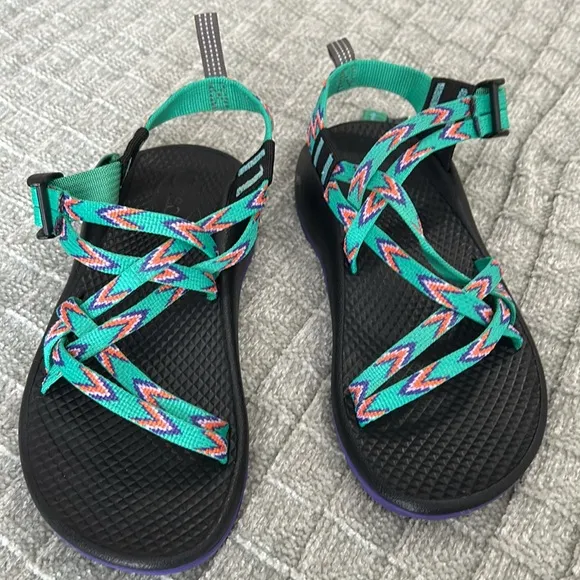 NWOT Chaco Green and Black Outdoor Sandals
