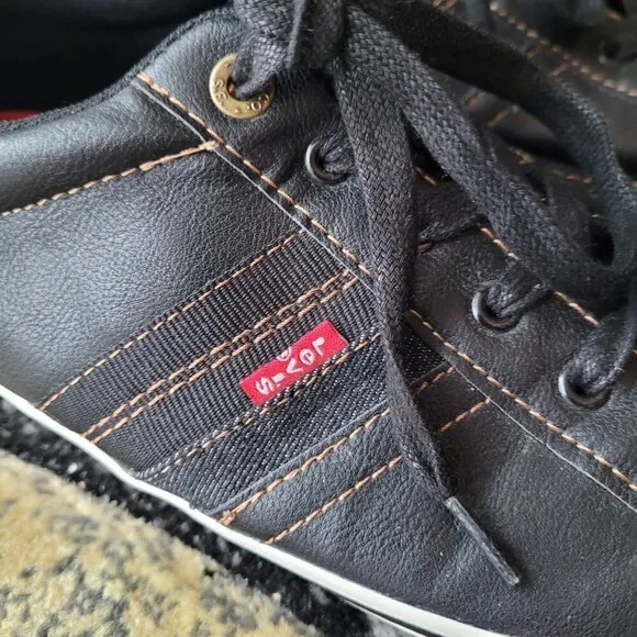 NWOT Levi’s Turner Nappa Comfort Black Lace Up Faux Vegan Leather Sneakers
