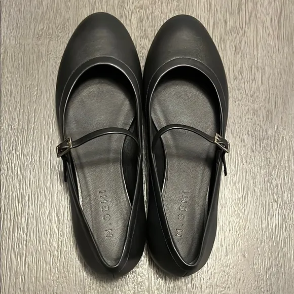 NWOT M. Gemi Women's Black Mary Jane Shoes