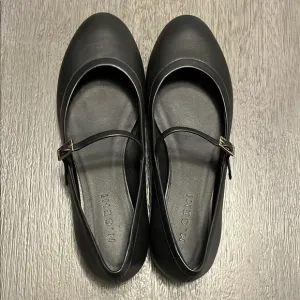 NWOT M. Gemi Women's Black Mary Jane Shoes