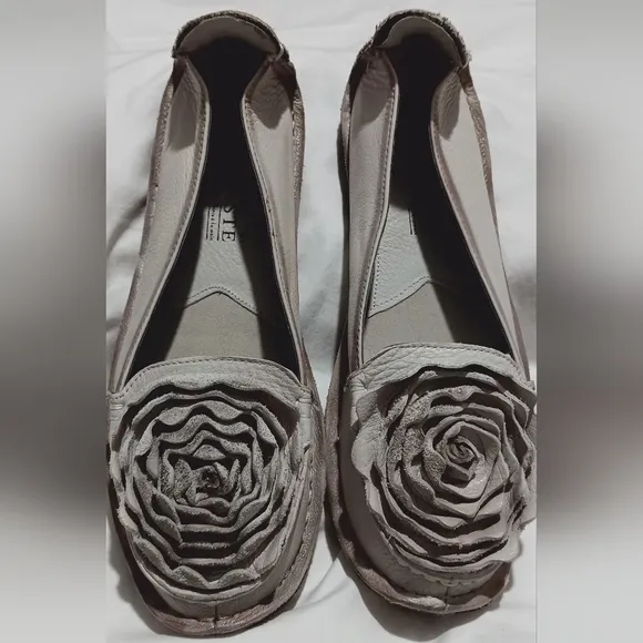 NWOT SPRING STEP L’ARTISTE SHOES SIZE 39