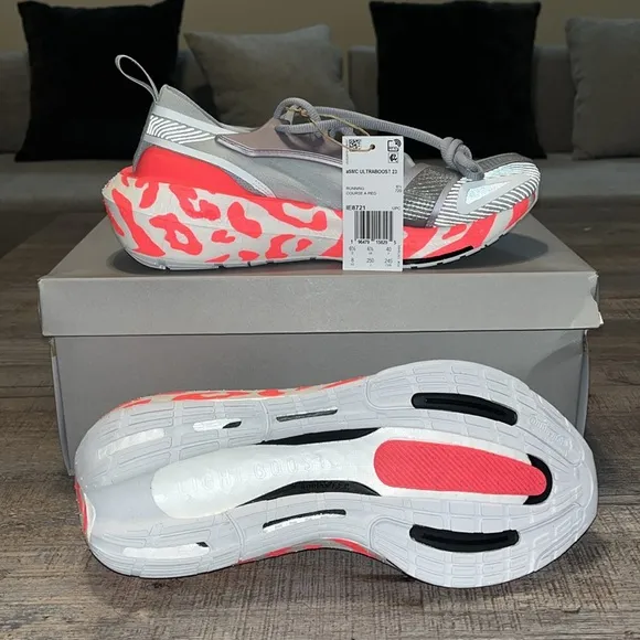 NWT Adidas by Stella McCartney Ultraboost Light Shoes IE8721