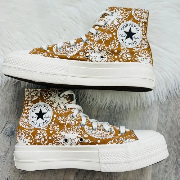 NWT Converse Chuck Taylor All Star Lift Hi Women’s Shoes