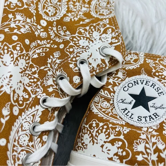 NWT Converse Chuck Taylor All Star Lift Hi Women’s Shoes