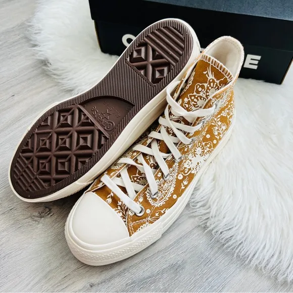 NWT Converse Chuck Taylor All Star Lift Hi Women’s Shoes
